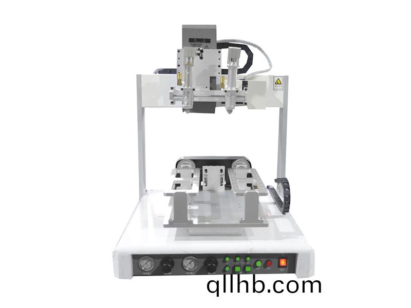 四(si)軸(zhou)繙(fan)轉(zhuan)自動(dong)點膠(jiao)機(ji)